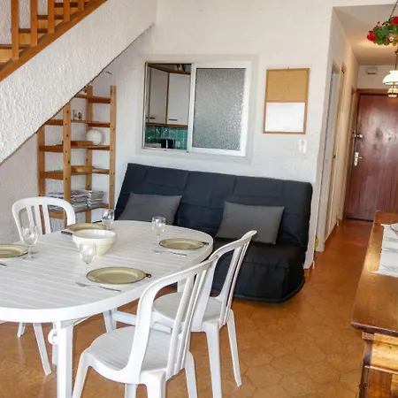 Apartment Les Trinquetttes By Interhome Le Brusc